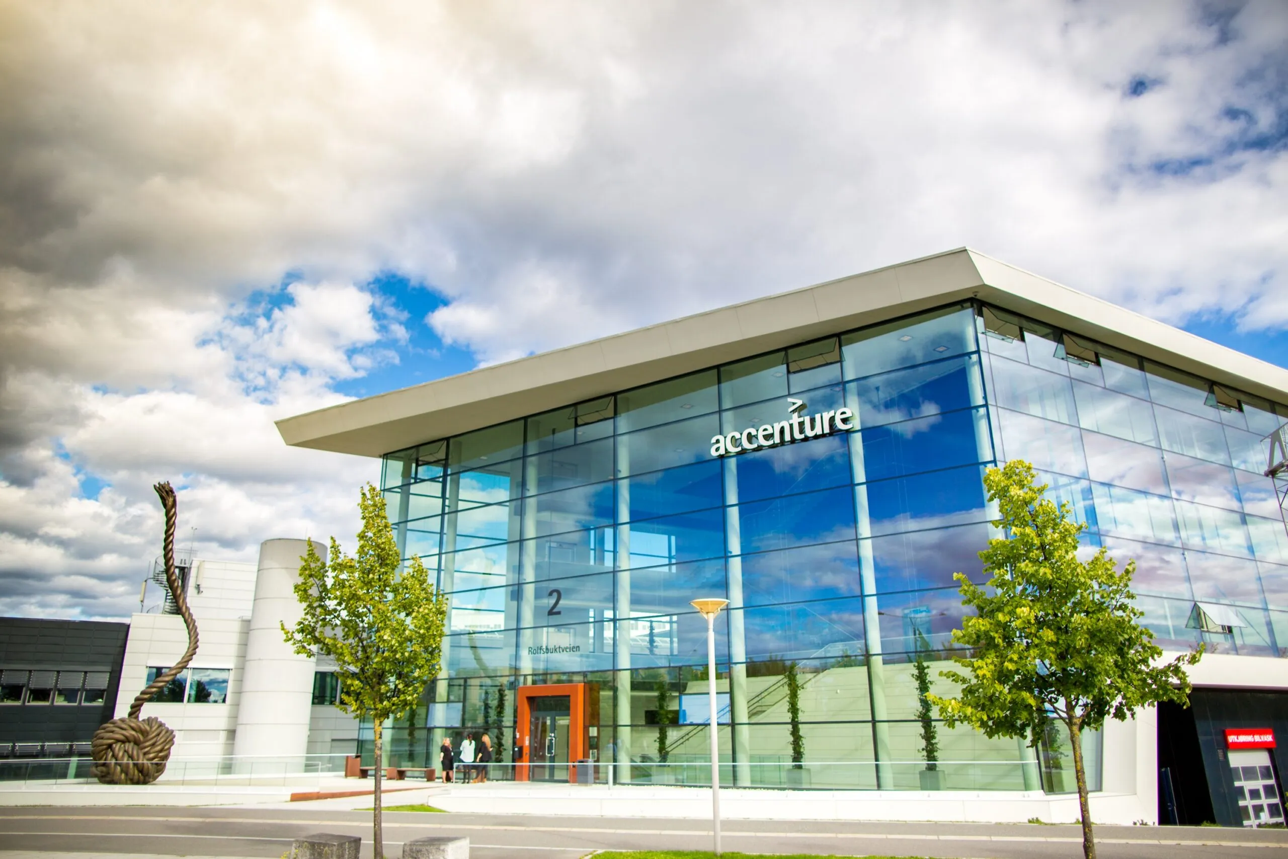 Accenture подключает Copilot почти всем сотрудникам: офисный ИИ выходит из пилотного режима