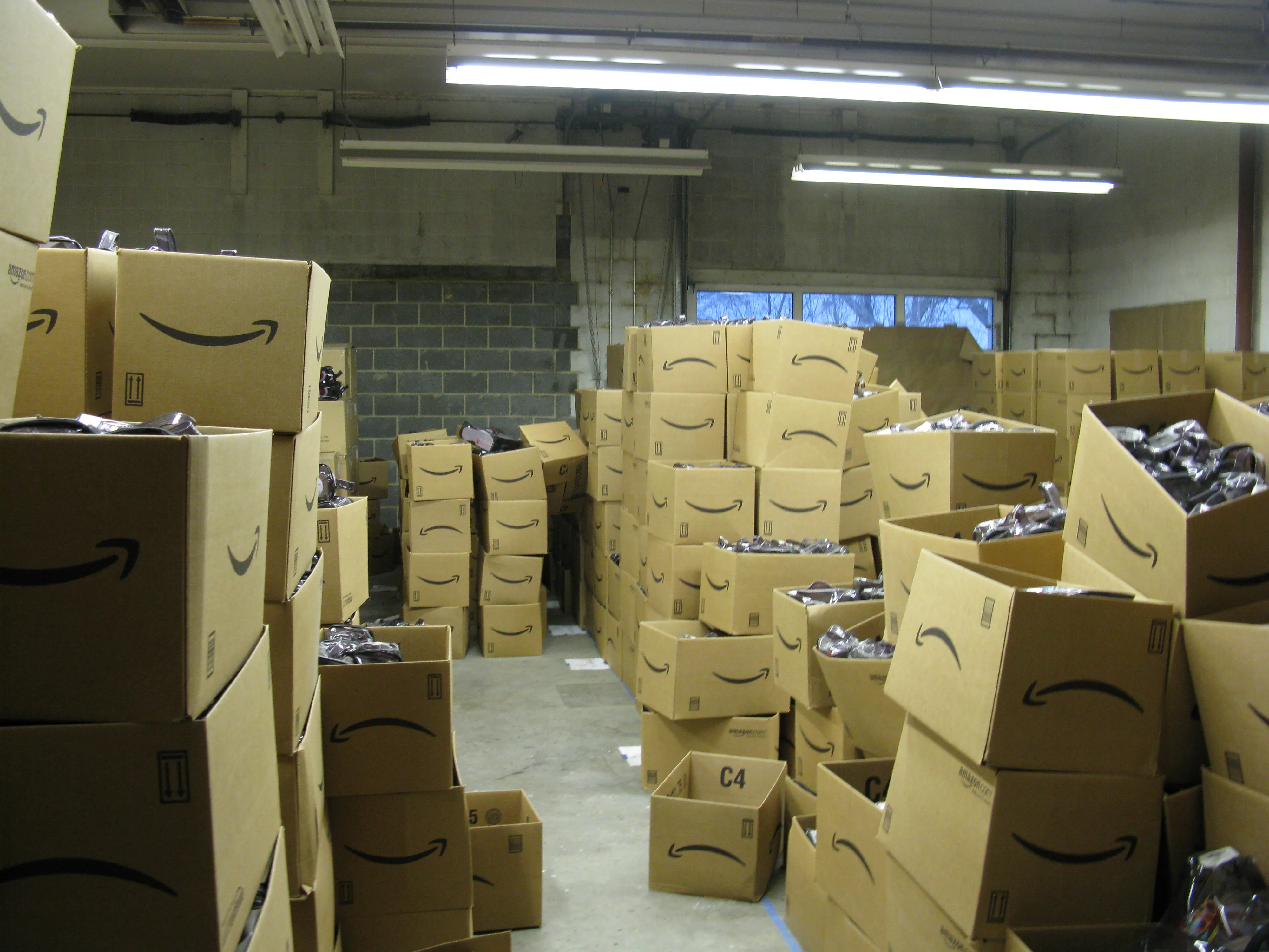 Amazon заставит продавцов помечать AI-людей в рекламе: синтетические актеры выходят из серой зоны
