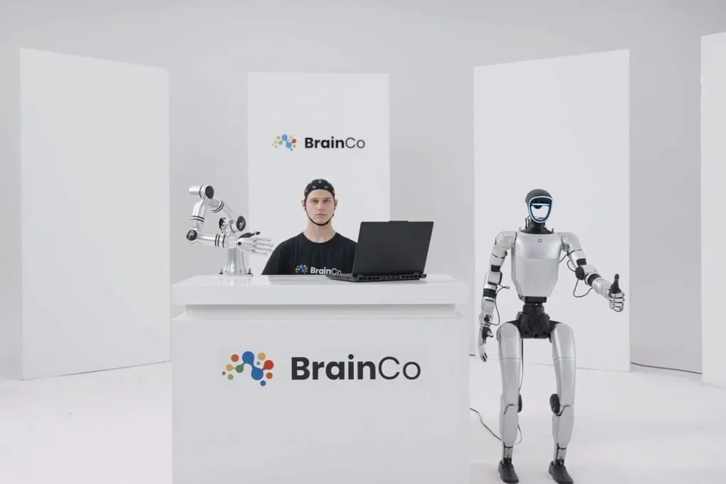 BrainCo показала систему, где мысли превращаются в команды для роботов