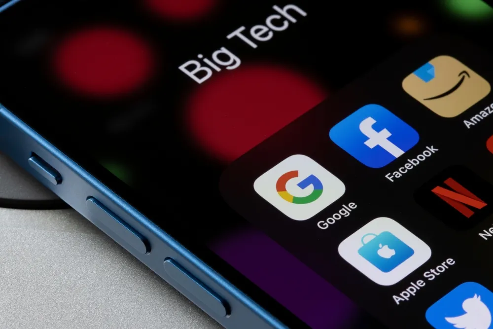 Слияние Android и ChromeOS под управлением нейросетевого ядра: стратегический ответ Google на экосистему Apple