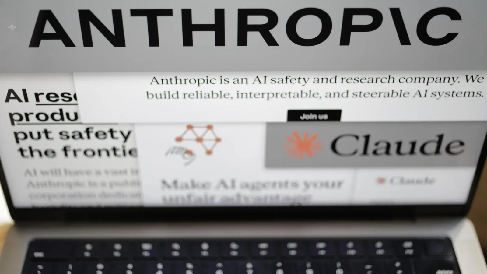 Суд временно остановил запрет Пентагона против Anthropic: конфликт из спора о guardrails превратился в тест на корпоративную свободу слова