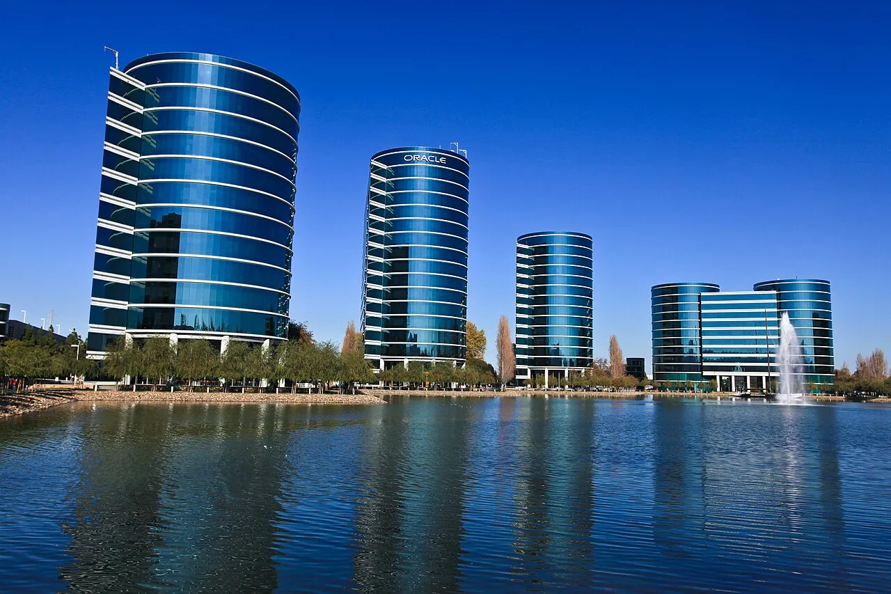 Oracle сокращает до 30 тысяч человек ради AI-гонки — и показывает новую цену автоматизации