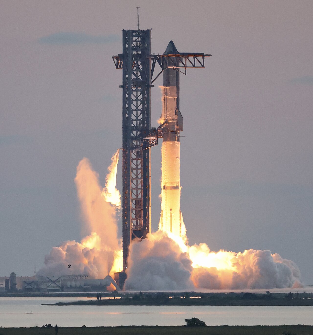 Маск превращает SpaceX в ИИ-инфраструктуру: 10 ГВт вычислений и до $300 млрд выручки к 2027 году