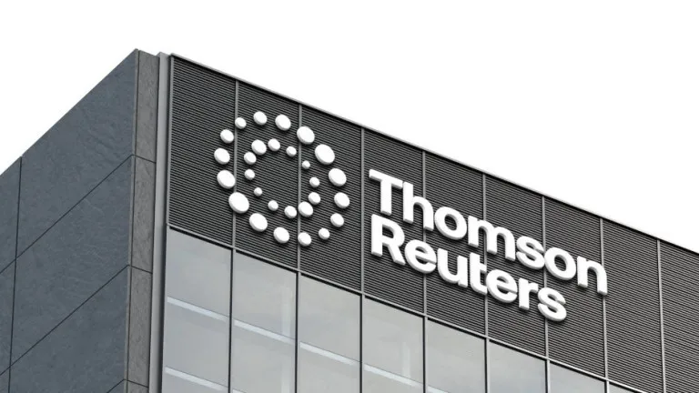 Thomson Reuters запустила собственную LLM для юристов и откроет её малую версию