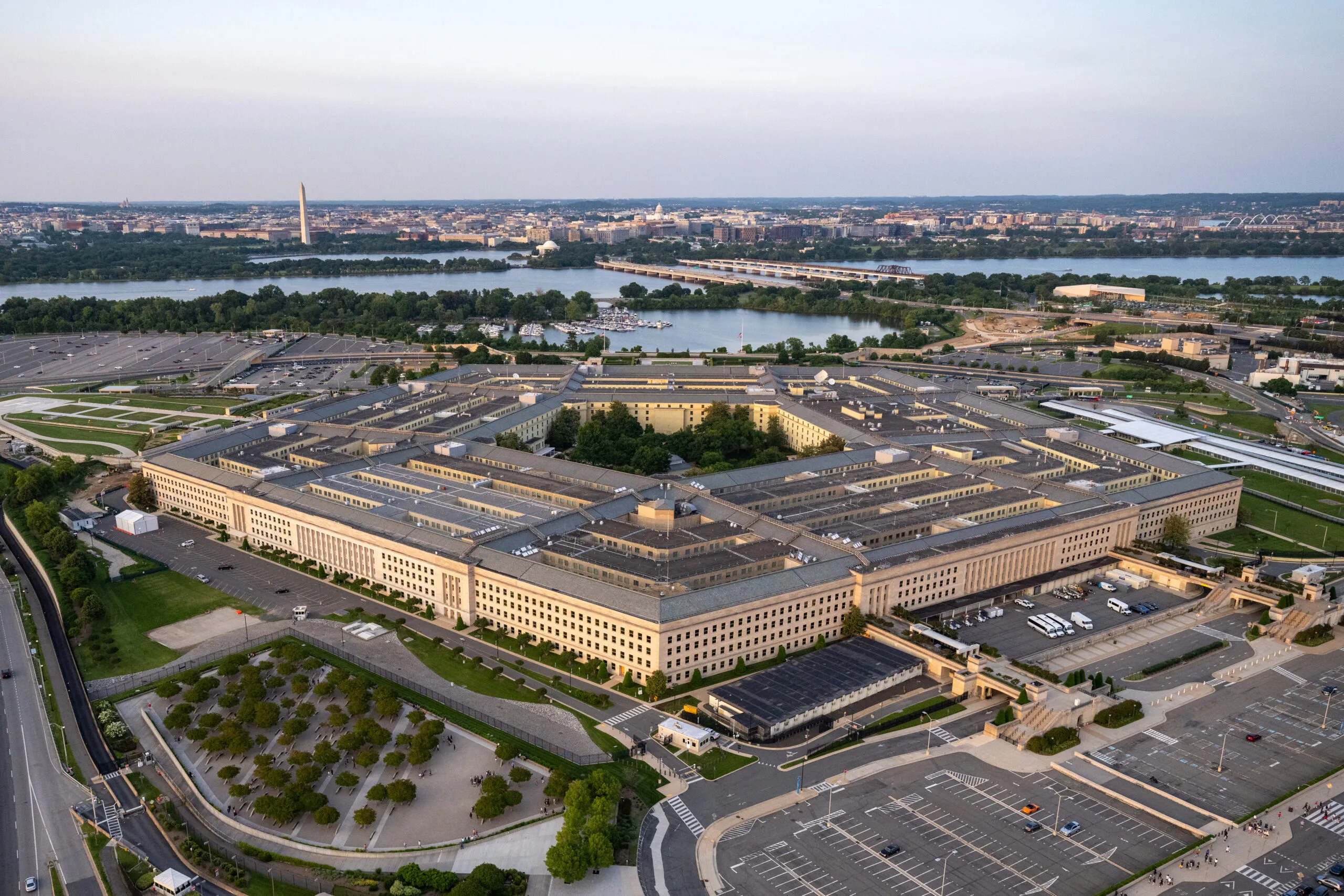 USA välisministeerium, rahandusministeerium ja tervishoiuministeerium katkestavad lepingud Anthropicuga OpenAI kasuks