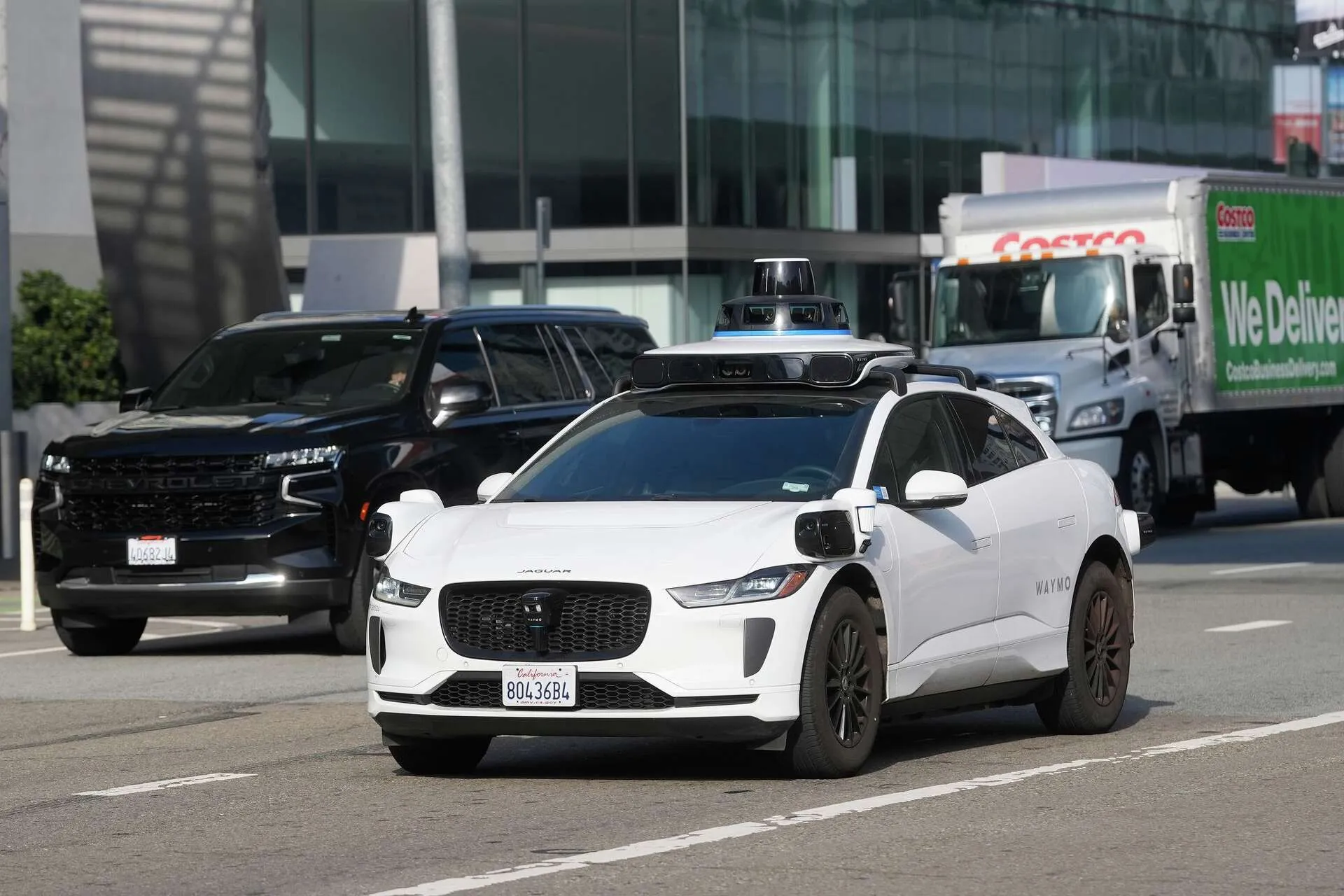 Müüt täielikust autonoomiast: Waymo kasutab kaugoperaatoreid