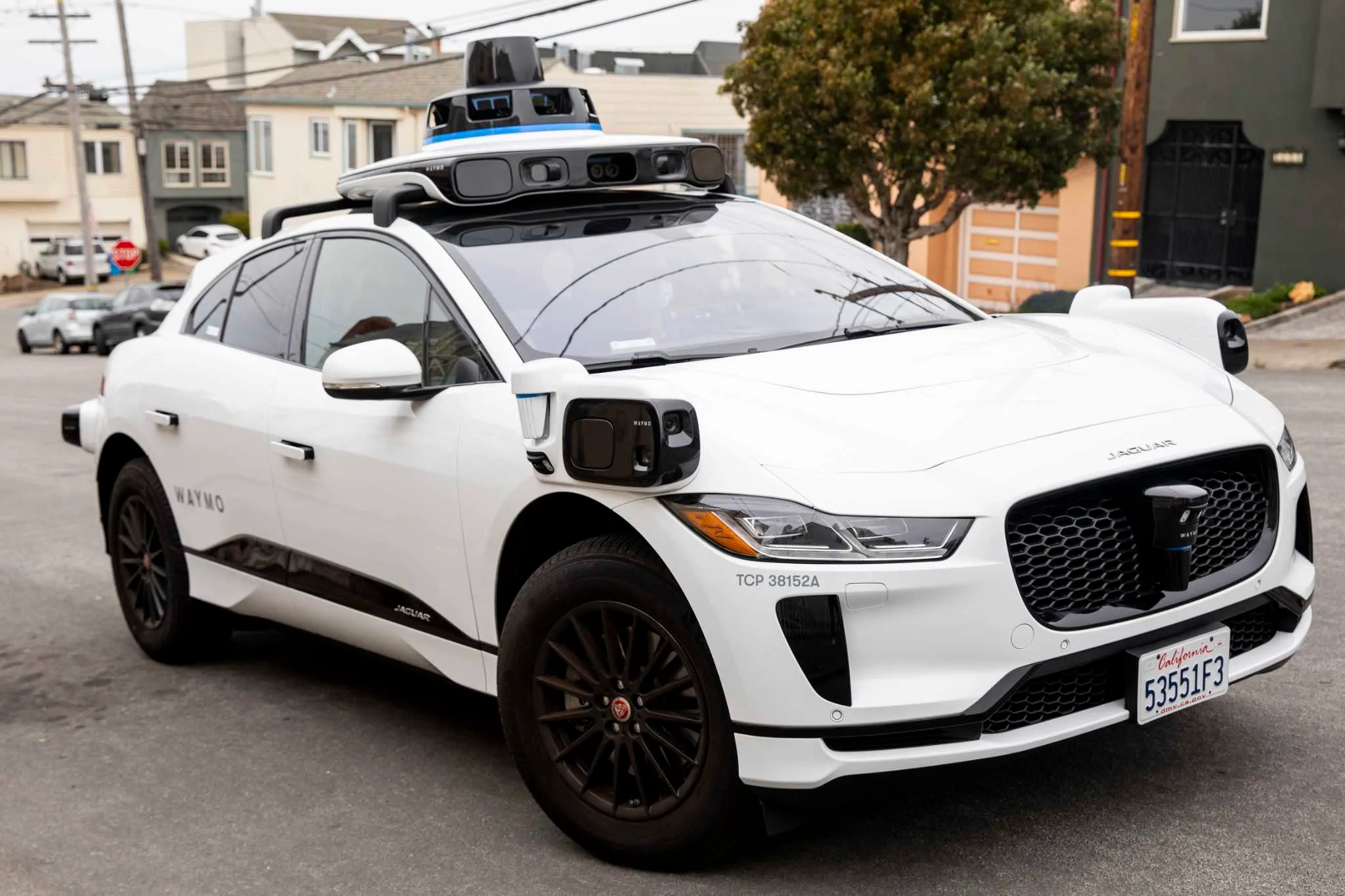 Waymo isejuhtiv auto sõitis Santa Monica algkooli lähedal lapsele otsa